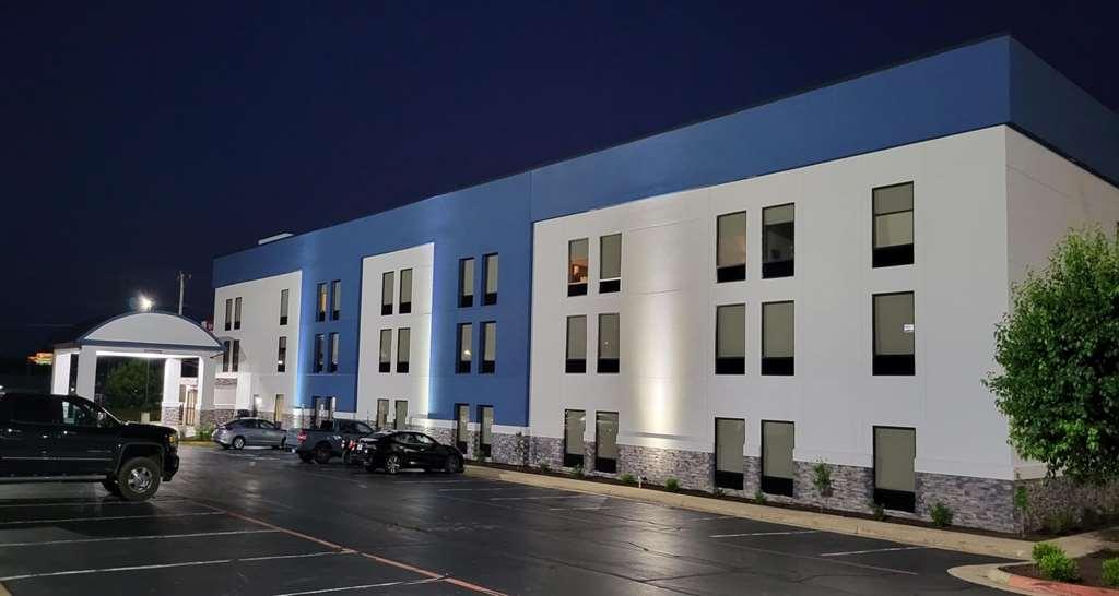 Best Western Plus Harrisonburg Bagian luar foto