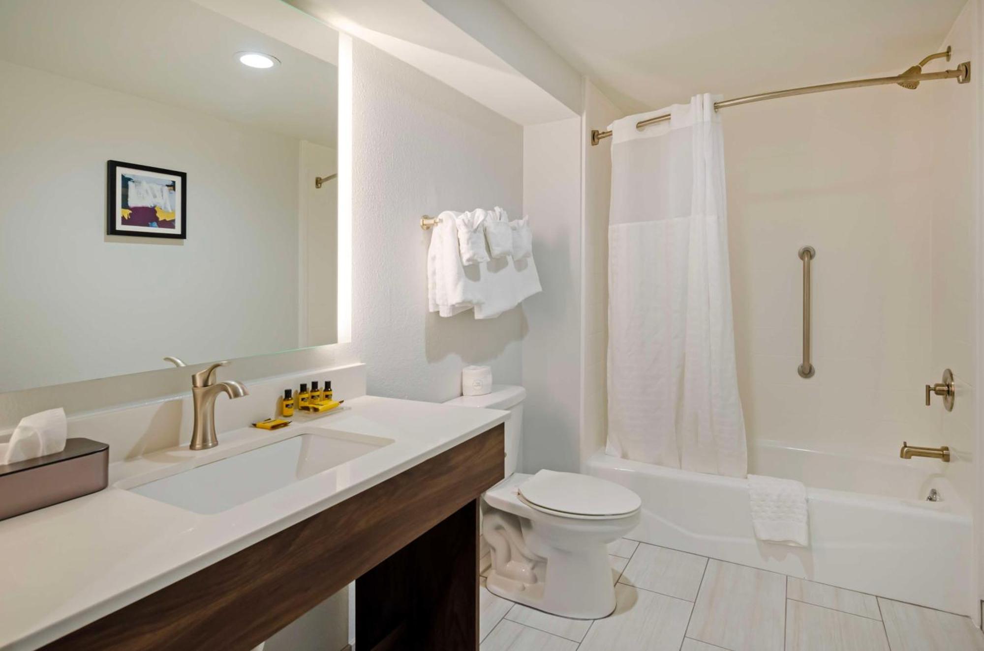 Best Western Plus Harrisonburg Bagian luar foto