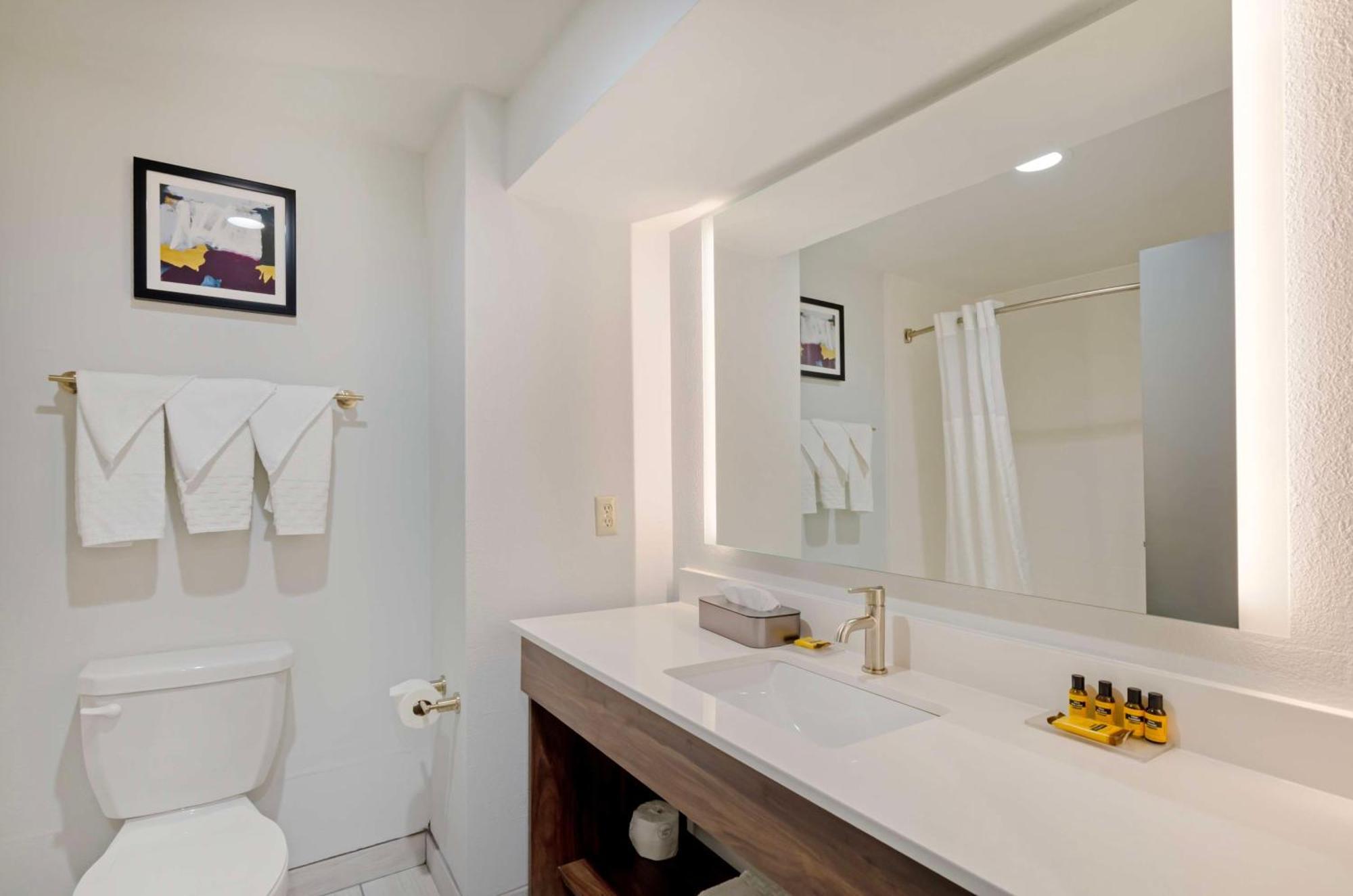 Best Western Plus Harrisonburg Bagian luar foto