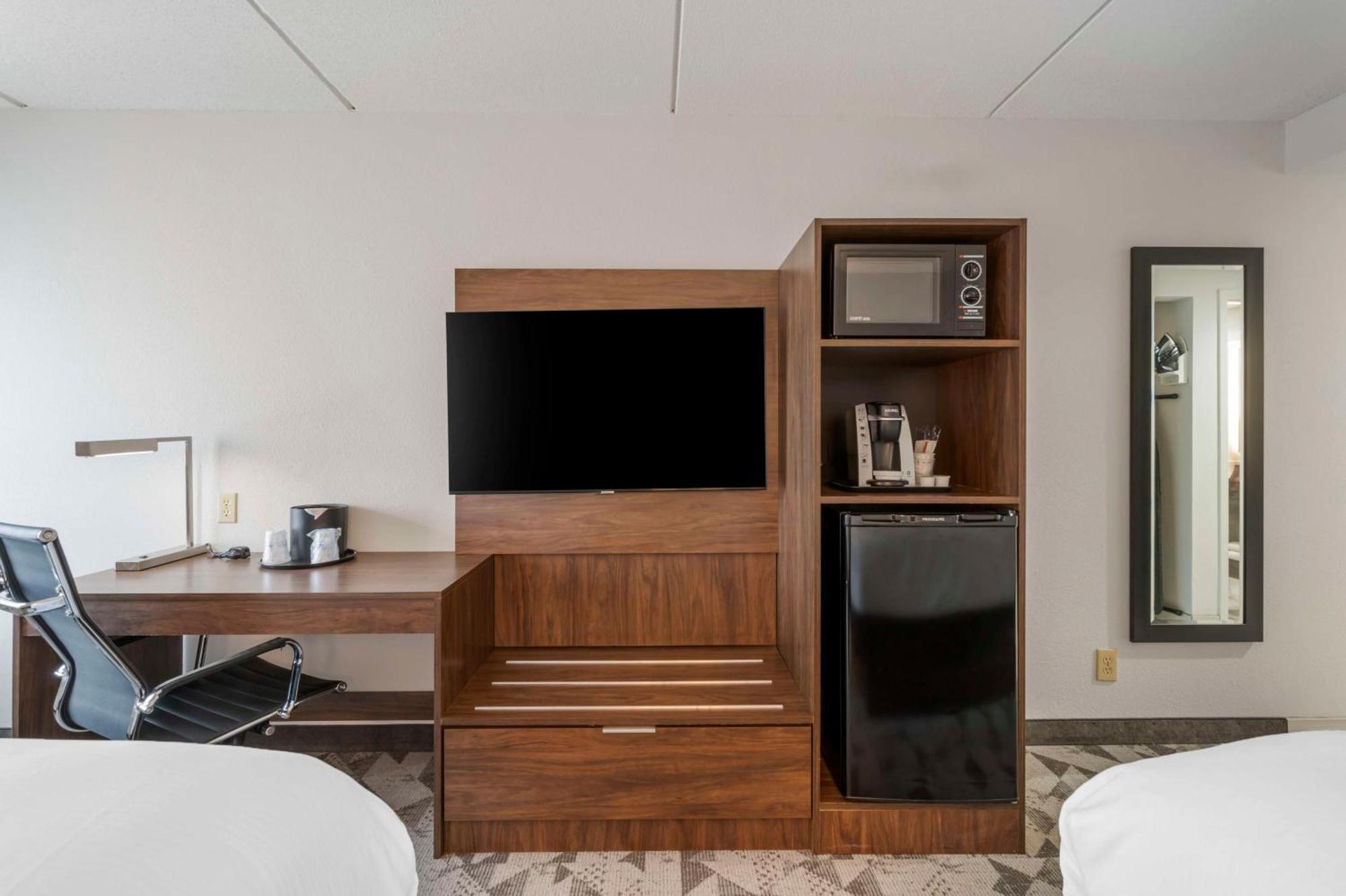 Best Western Plus Harrisonburg Bagian luar foto