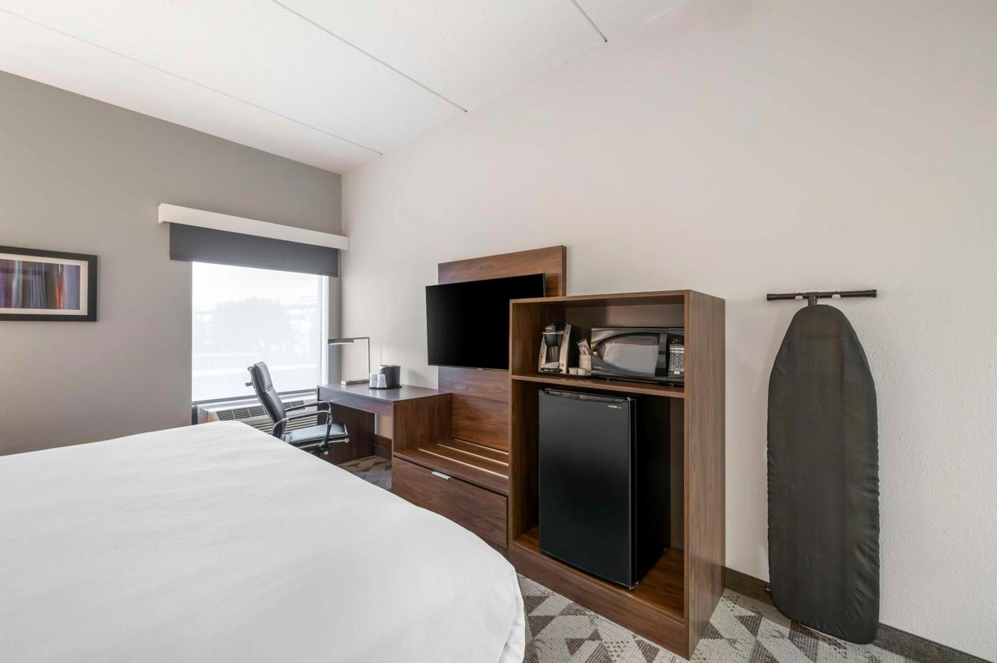 Best Western Plus Harrisonburg Bagian luar foto